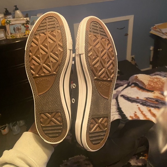 Black Converse women’s size 7 - Picture 3 of 4